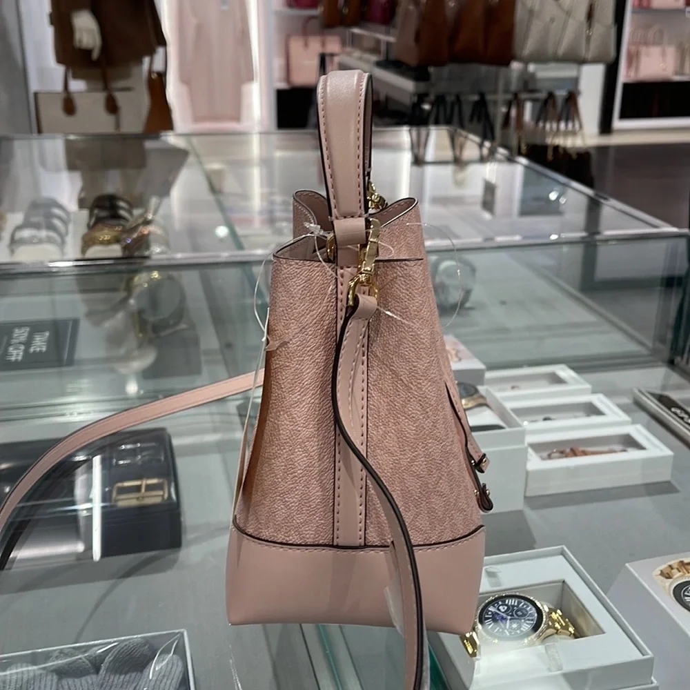 MICHAEL KORS 35F2GM9M1B MERCER SMALL BUCKET DRAWSTRING CROSSBODY
Dk Powder Blush - Picture 5 of 16